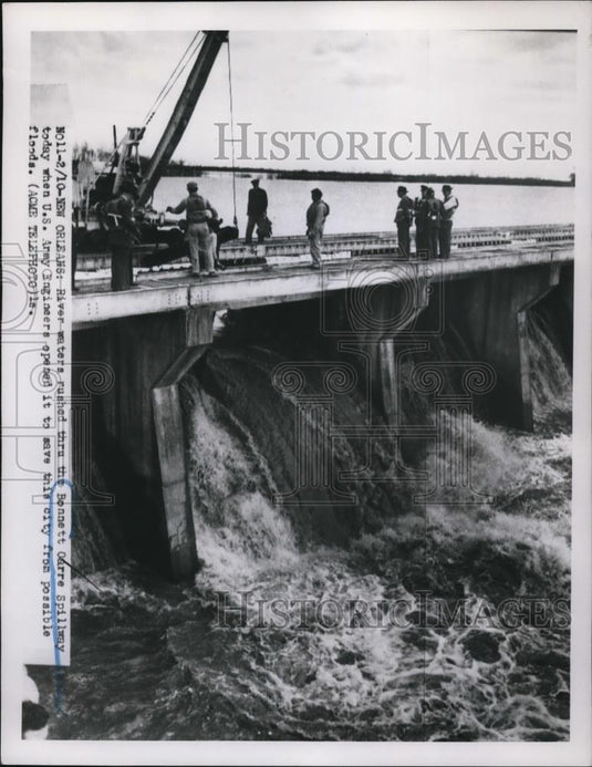 1950 Press Photo River waters released from Bonnett Carre Spillway - Historic Images
