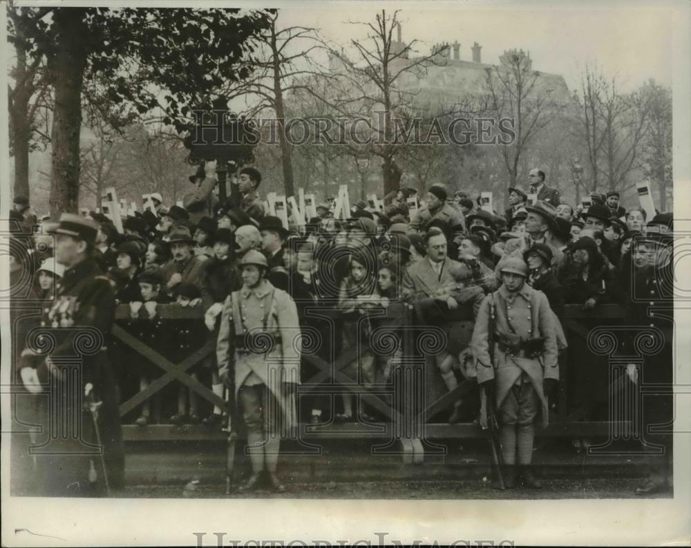 1932 Press Photo Spectators' Periscopes at Armistice Day Parade, Paris France - Historic Images