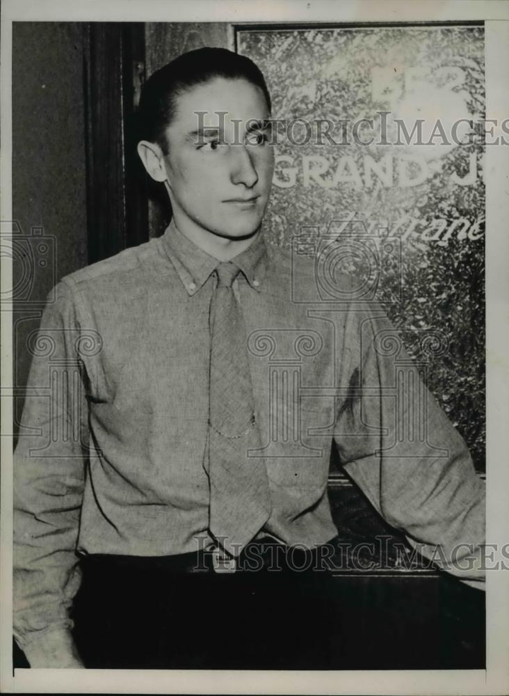 1937 Press Photo Lincoln Upton at the Los Angeles court - Historic Images