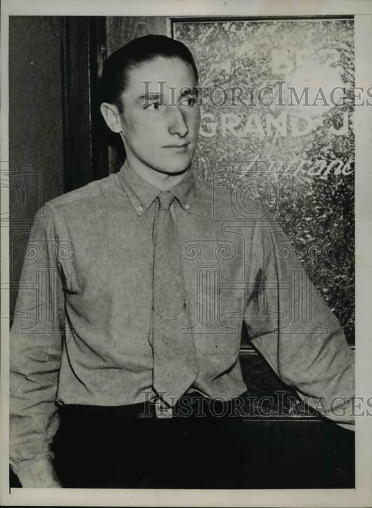 1937 Press Photo Lincoln Upton at the Los Angeles court - Historic Images