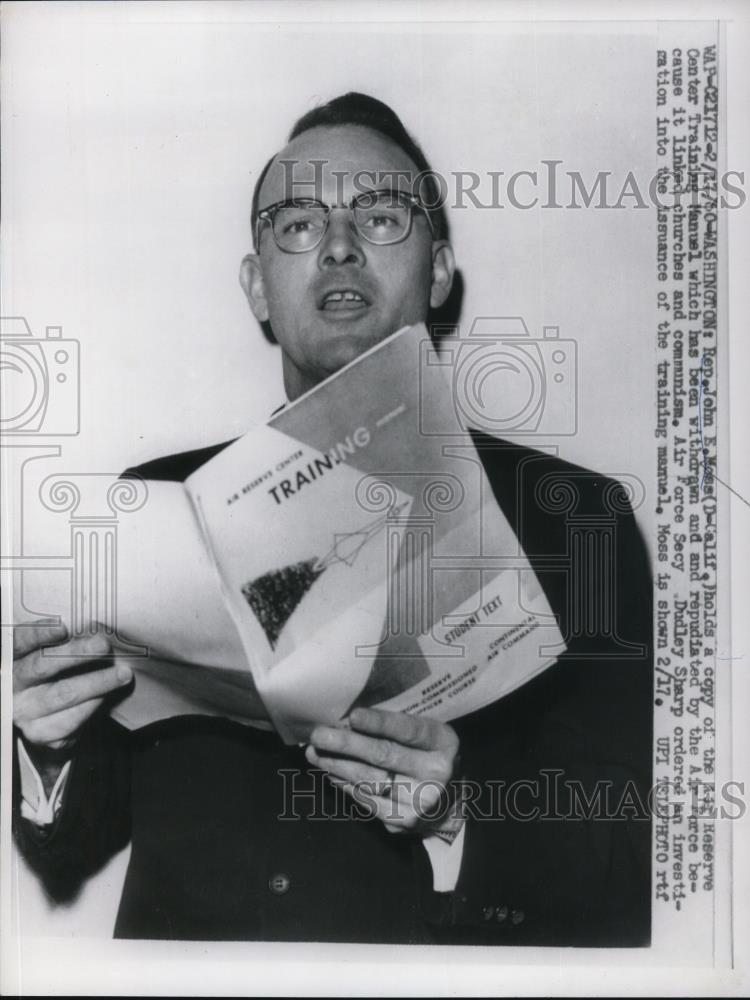 1960 Press Photo Representative John Moss Air Reserve Training Manual Withdrawn - Historic Images