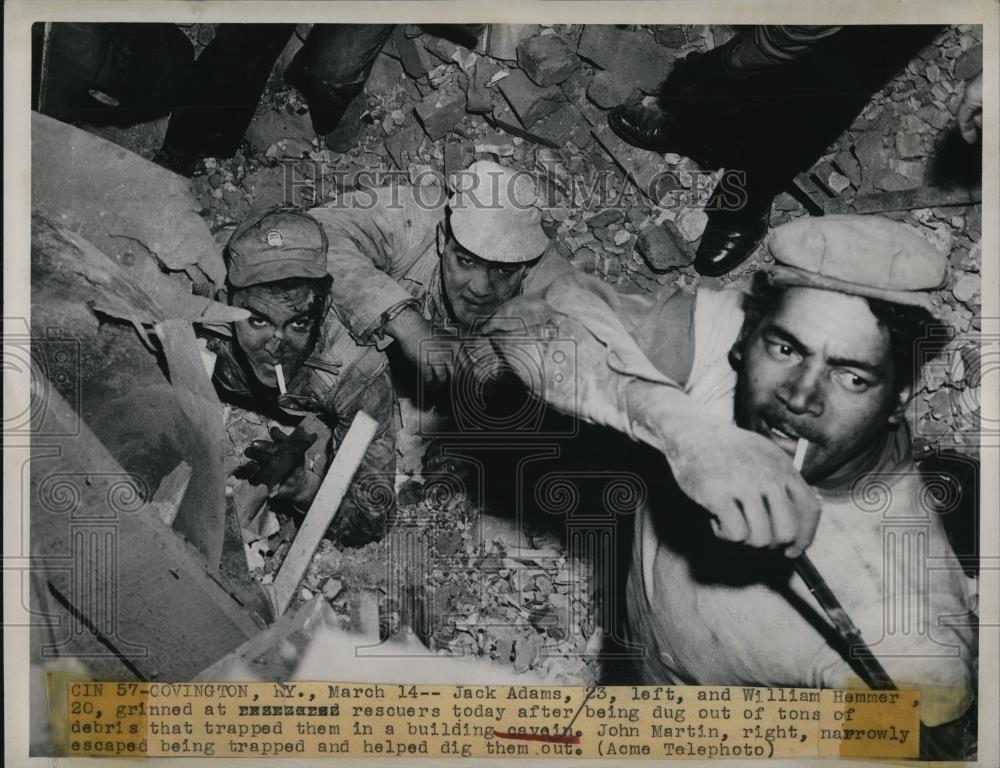 1949 Press Photo Covington KY J Adams, Wm Hemmer rescued from cave in - Historic Images