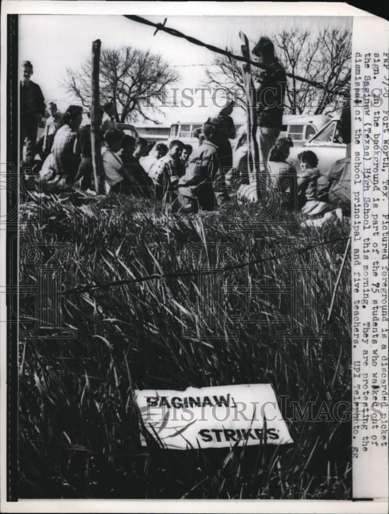 1960 Press Photo The discarded picket sign from the students&#39; strike - Historic Images