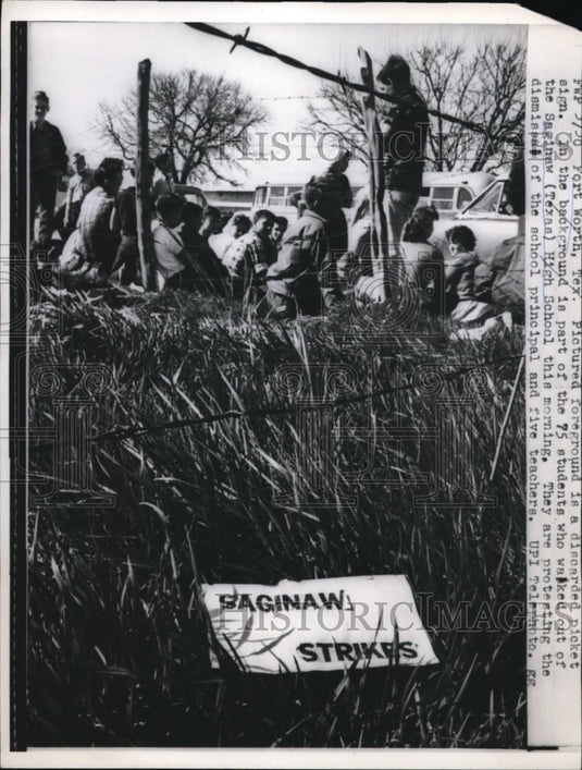 1960 Press Photo The discarded picket sign from the students' strike - Historic Images
