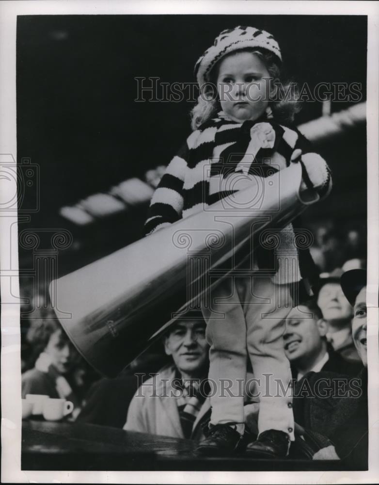 1950 Press Photo Freda Hearn, carrying a mega phone just a few sizes too large - Historic Images