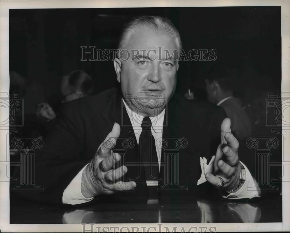 1951 Press Photo Walter Doxon field investigation supervisor - Historic Images