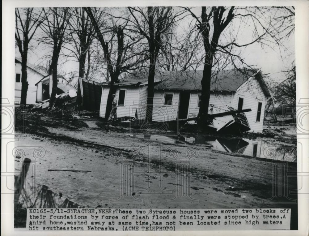 1950 Press Photo Syracuse houses moved by flash flood &amp; stopped by trees - Historic Images