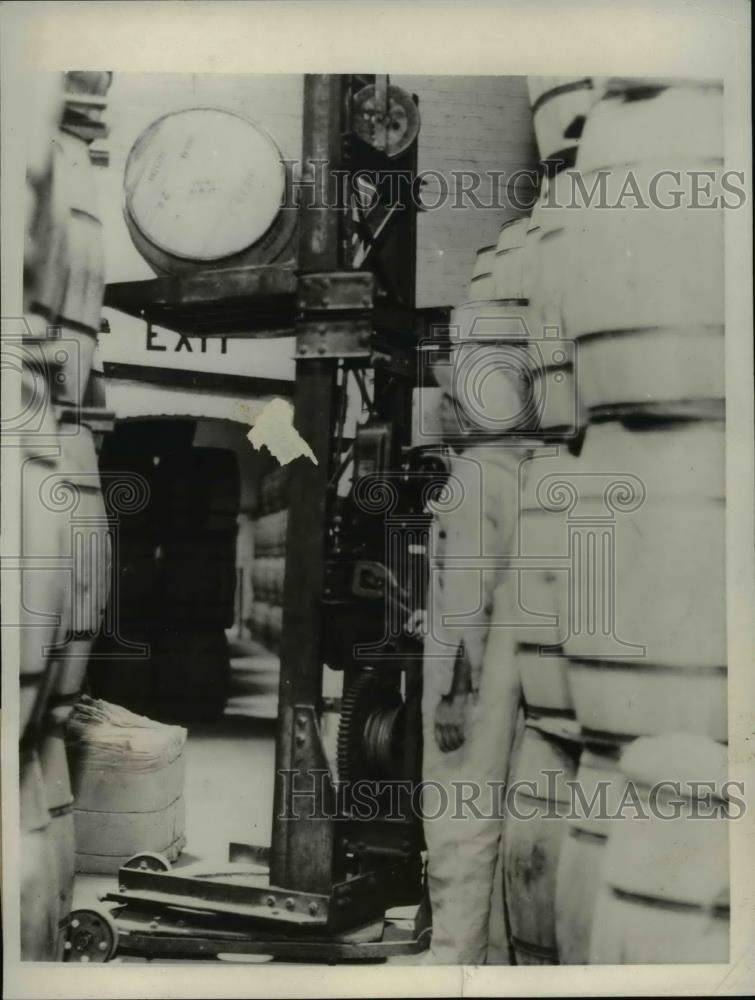 1931 Press Photo General Food&#39;s plants installed portable elevator - Historic Images