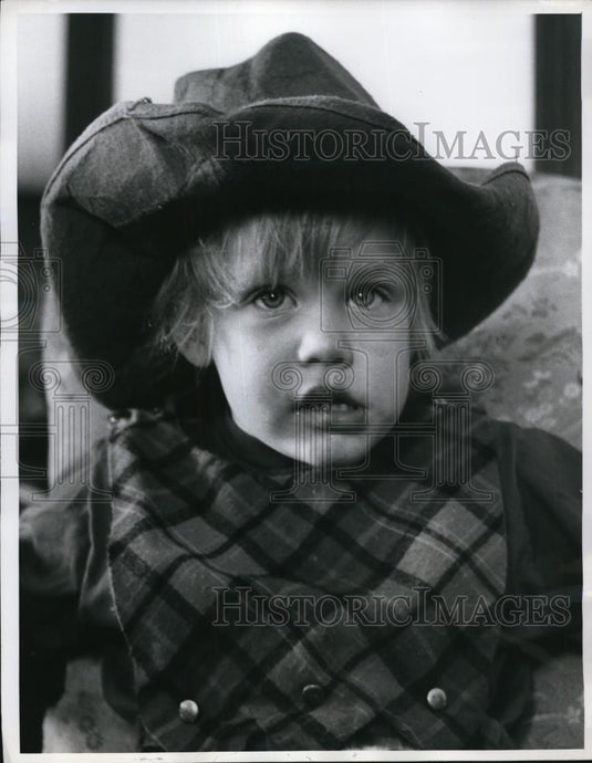 1962 Press Photo Deirdre Aileen O'Sullivan Wearing Her Favorite hat - Historic Images