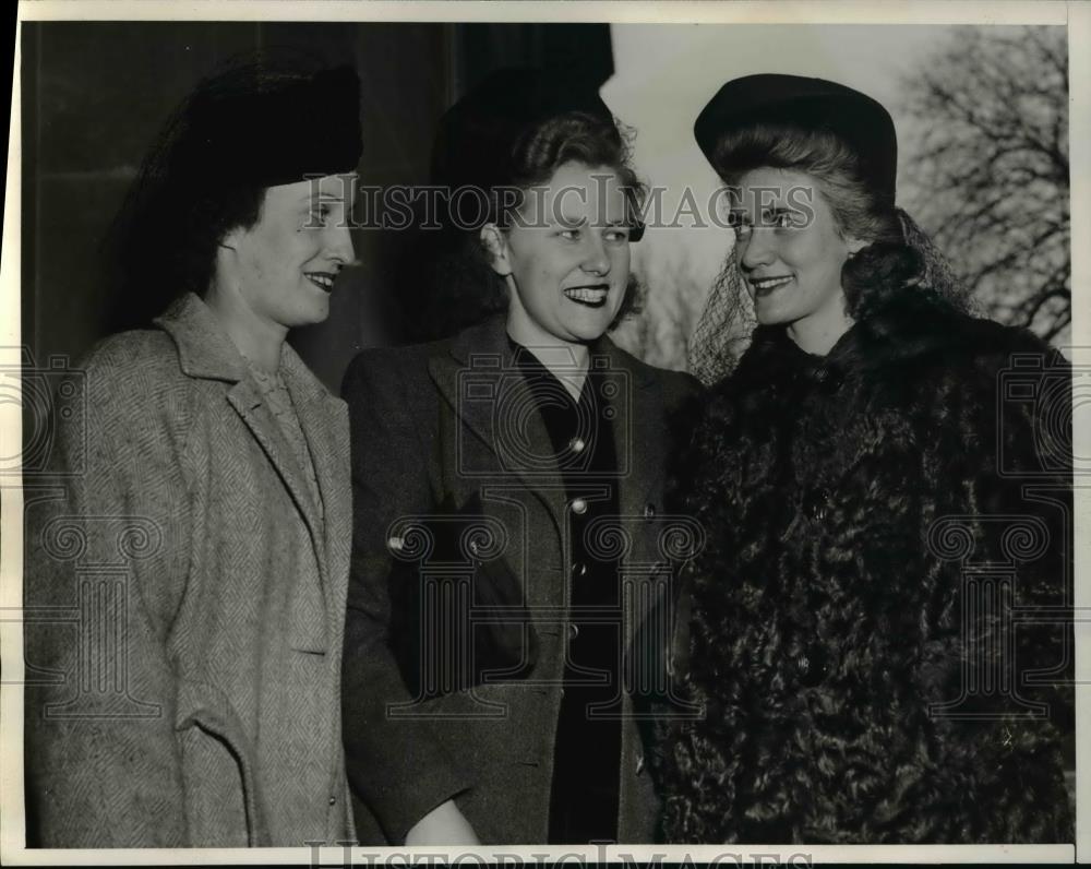 1941 Press Photo Mrs. Phyllis Speilman Testifies In Court - Historic Images