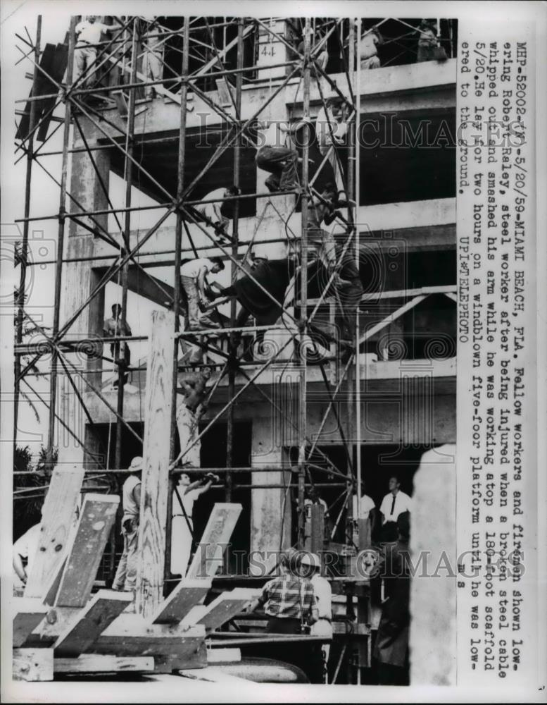 1959 Press Photo Miami Beach Fla Rbt Raley rescued hurt by steel cable at job - Historic Images