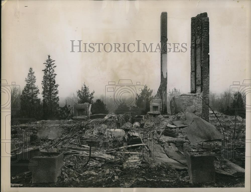 1936 Press Photo Frances Guerrlich home burned after flood in Connecticut - Historic Images