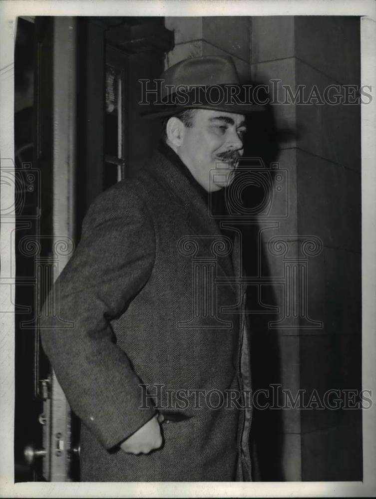 1944 Press Photo Edward M. Stewart Leaving Special District Grand Jury Hearing - Historic Images