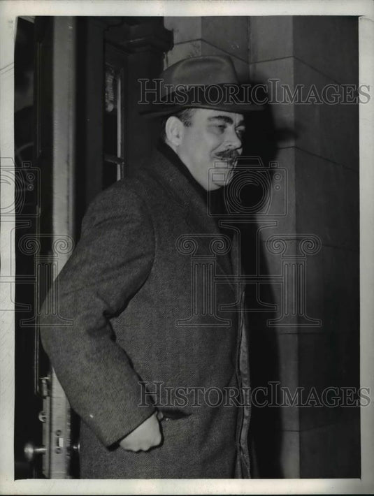 1944 Press Photo Edward M. Stewart Leaving Special District Grand Jury Hearing - Historic Images
