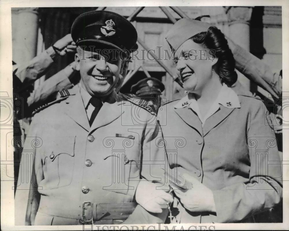 1944 Press Photo Wing Commander Ronald C. Udall &amp; Rita L. Hurley, Married. - Historic Images