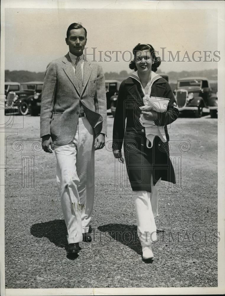 1934 Press Photo Mr and Mrs W. Haggin Perry of New York - Historic Images