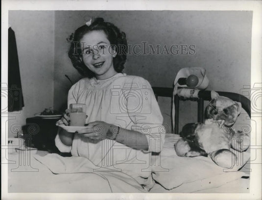 1945 Press Photo Mrs.Betty Lou Oliver injured in Empire State Bldg Disaster, - Historic Images