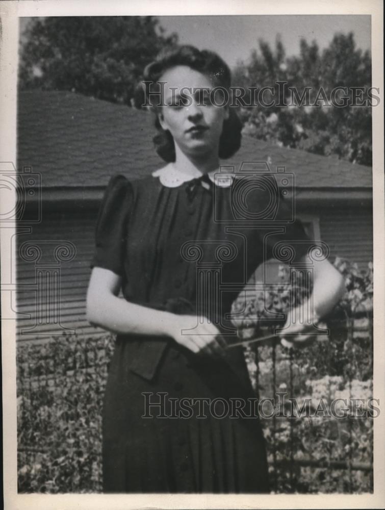 1947 Press Photo Laverne Lakas, has been identified as Margie - Historic Images