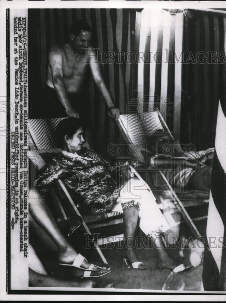 1956 Press Photo American Millionaire relaxes at the beach - Historic Images