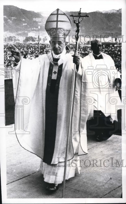 1968 Press Photo Pope Paul VI, arrives at site of World Eucharistic Congress in - Historic Images