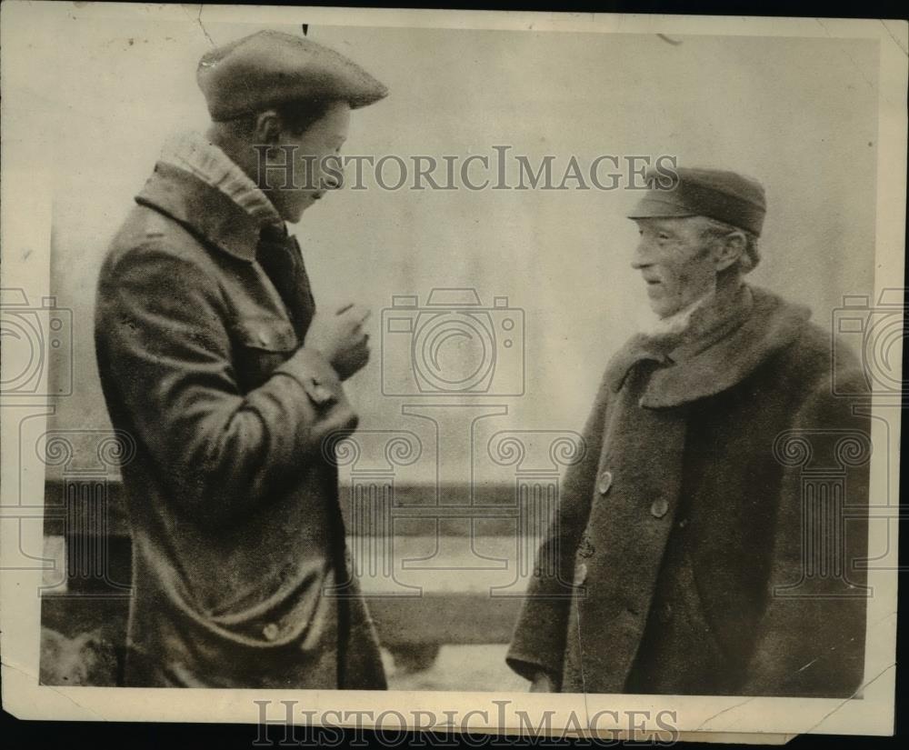 1919 Press Photo Ex Crown Prince William of England Talking w Dutch Neighbor - Historic Images