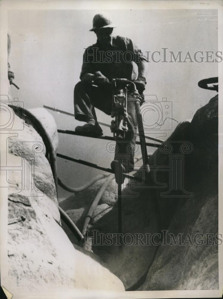 1936 Press Photo Jackhammer Worker on Bedrock, Grand Coulee Dam, Washington - Historic Images