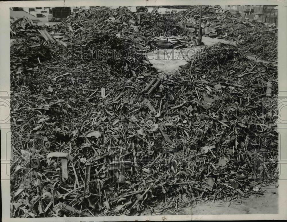 1937 Press Photo The Filkelstein Foundry Supply Company&#39;s tons of iron and steel - Historic Images