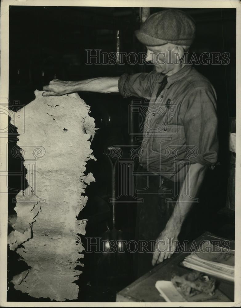 1939 Press Photo Preparing Molding Compound - Historic Images