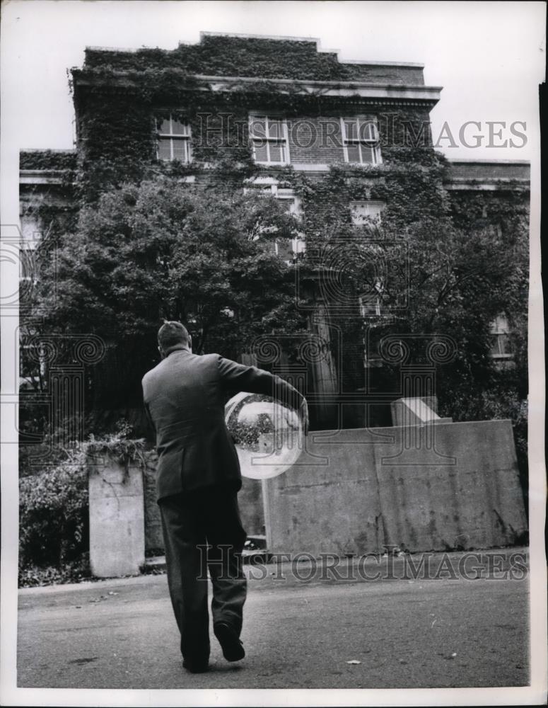 1957 Press Photo Smithsonian Astrophysical Observatory in Cambridge, Mass. - Historic Images