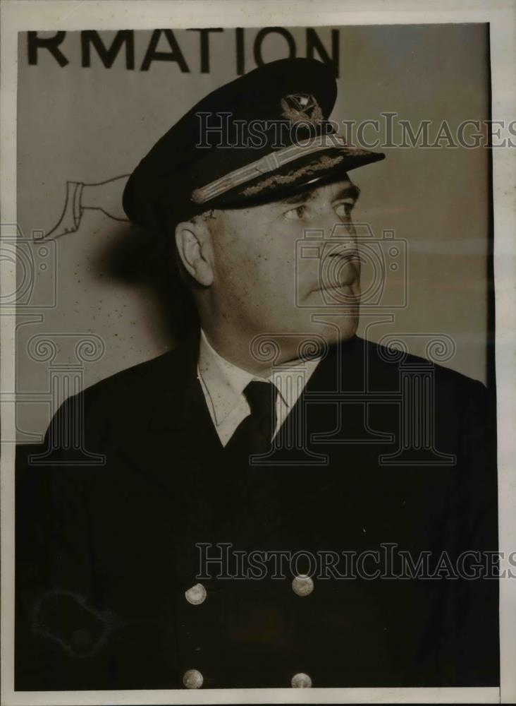 1937 Press Photo Capt David MacDonald skipper of the Tela United fruit liner - Historic Images