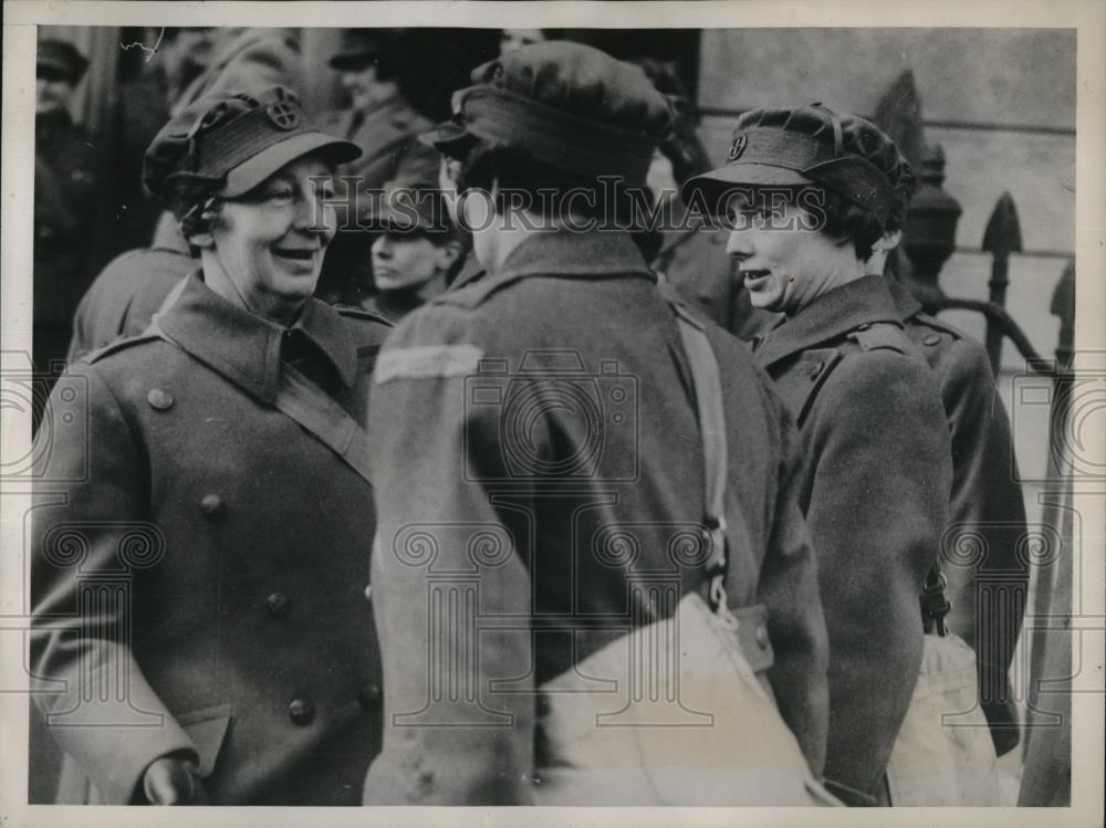 1940 Press Photo London Mary Runciman Roumanian heiress in First Air Nurses - Historic Images