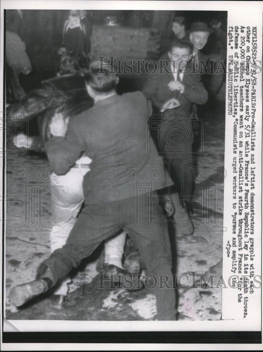 1958 Press Photo Pro-Gaullists & leftist demonstrators grapple with each other - Historic Images
