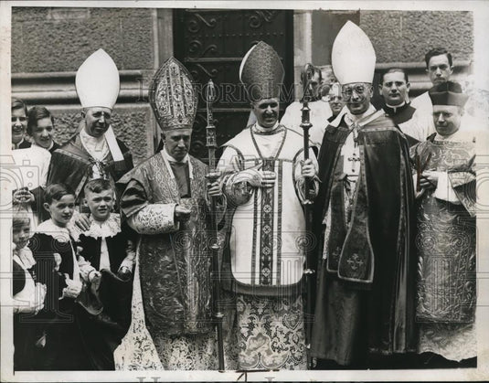 1934 Press Photo Edward Cardinal Mooney, Most RevAl Hayes, SJ Donahue - Historic Images