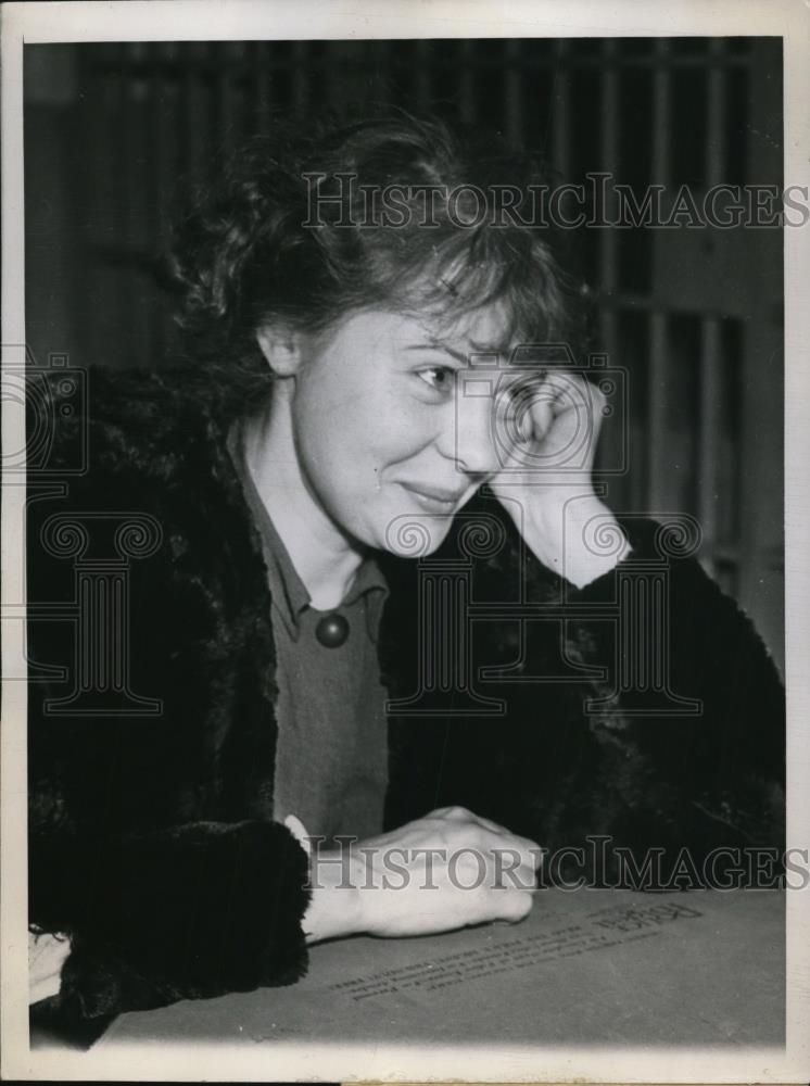 1944 Press Photo Ellen Bennett Questioned By Police In Starr-Williams Killing - Historic Images