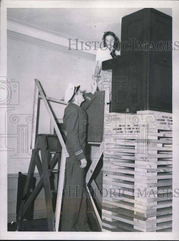 1943 Press Photo Transcontinental &amp; Western Air Inc. telephone switchboard - Historic Images