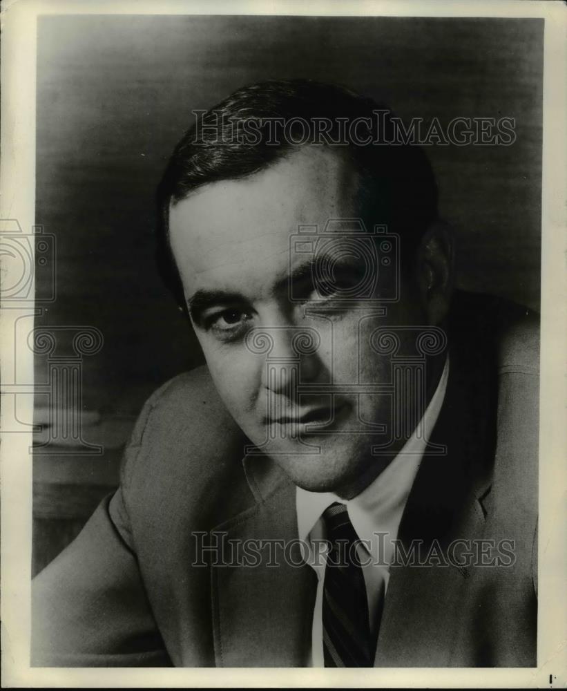 1962 Press Photo Duane WIllis Assistant to President of Cole National COrp - Historic Images