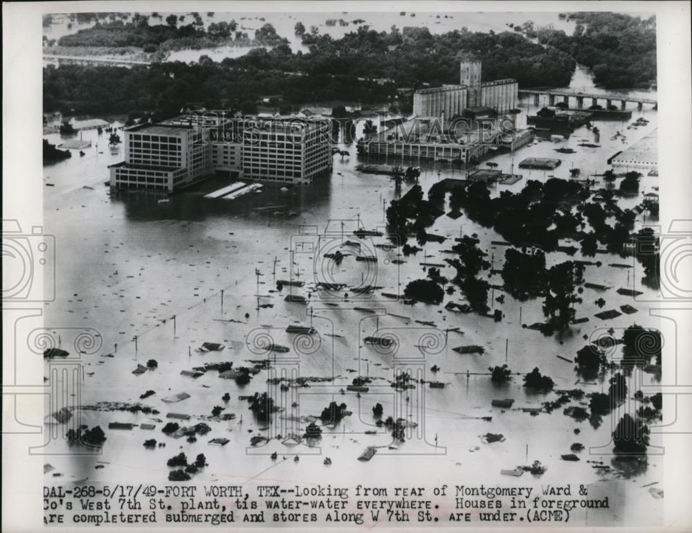 1949 Press Photo The flood waters surrounded the Montgomery Ward &amp; Co&#39;s Plants - Historic Images