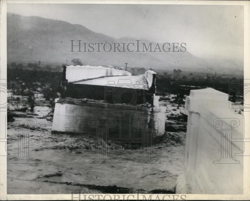 1938 Press Photo Flood Washed Out Carey Bridge Over Sisquoc River, California - Historic Images