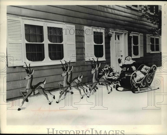 1963 Press Photo Santa Claus Christmas decoration - Historic Images