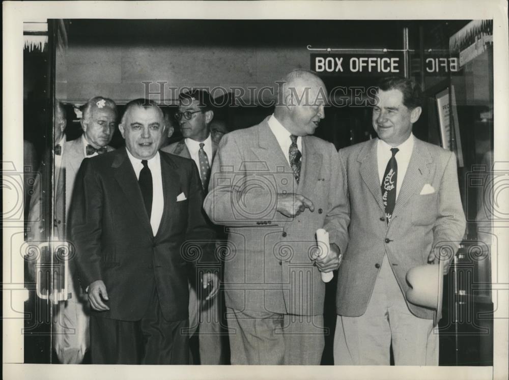 1955 Press Photo President Eisenhower and Harry Kaluime Go to See a Movie - Historic Images