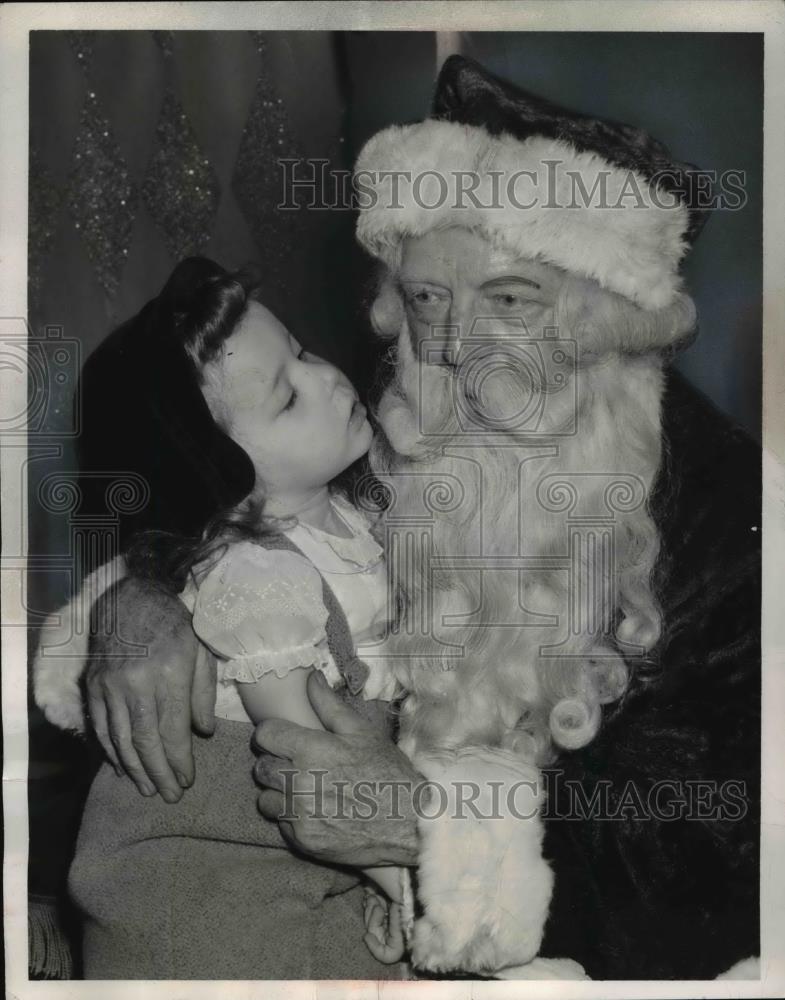 1954 Press Photo Youngster Barbara Ann Trask on Santa Claus Lap - Historic Images