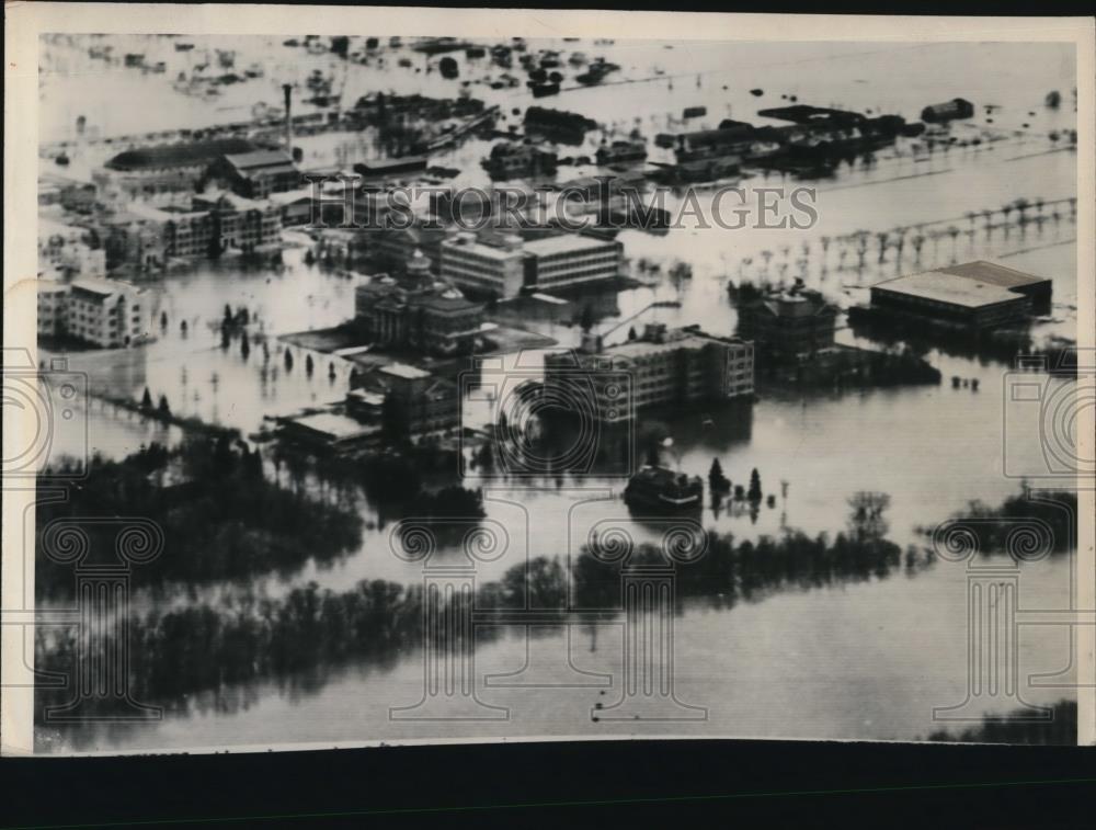 1950 Press Photo Aerial view of the University of Manitoba covered with water - Historic Images