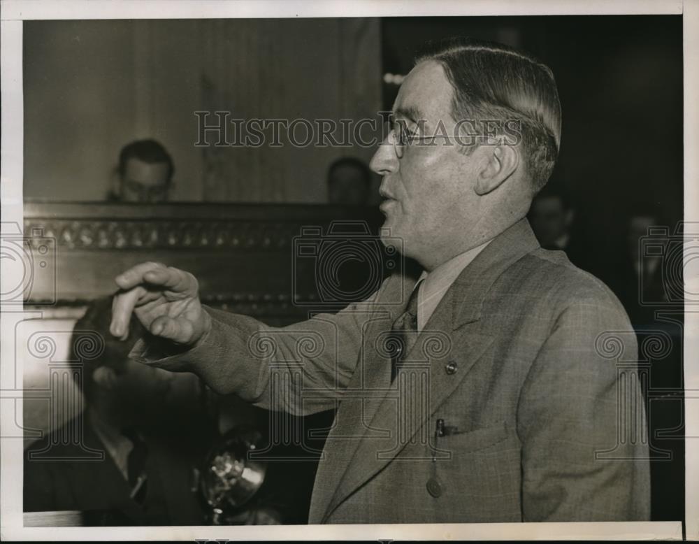 1937 Press Photo John H. Dalrymple Testifies about a Beating to Committee - Historic Images