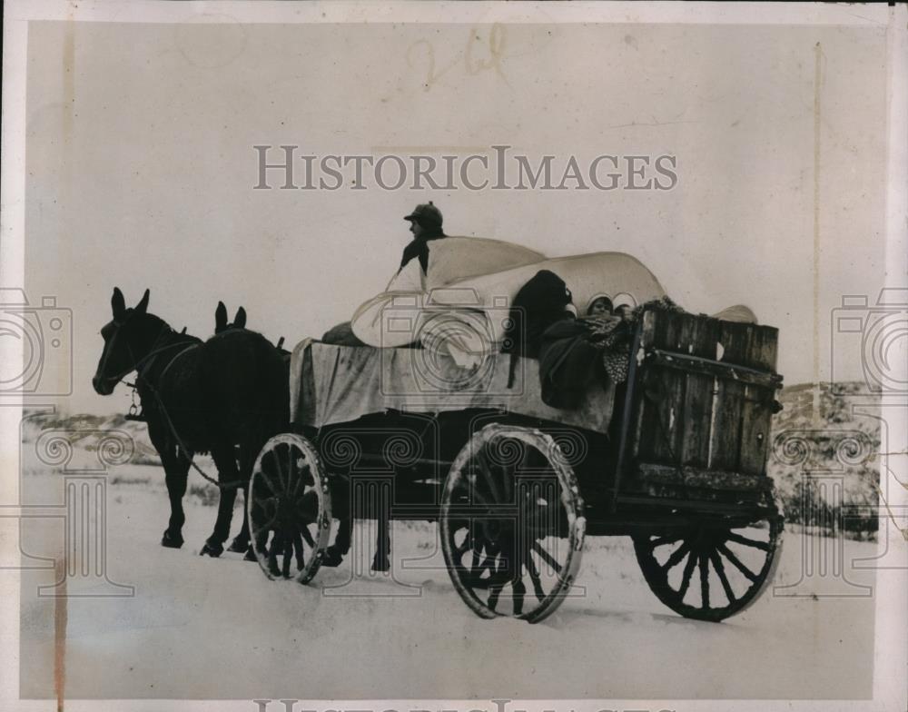 1937 Press Photo Missouri Farmer stowed his family & their belongings - Historic Images