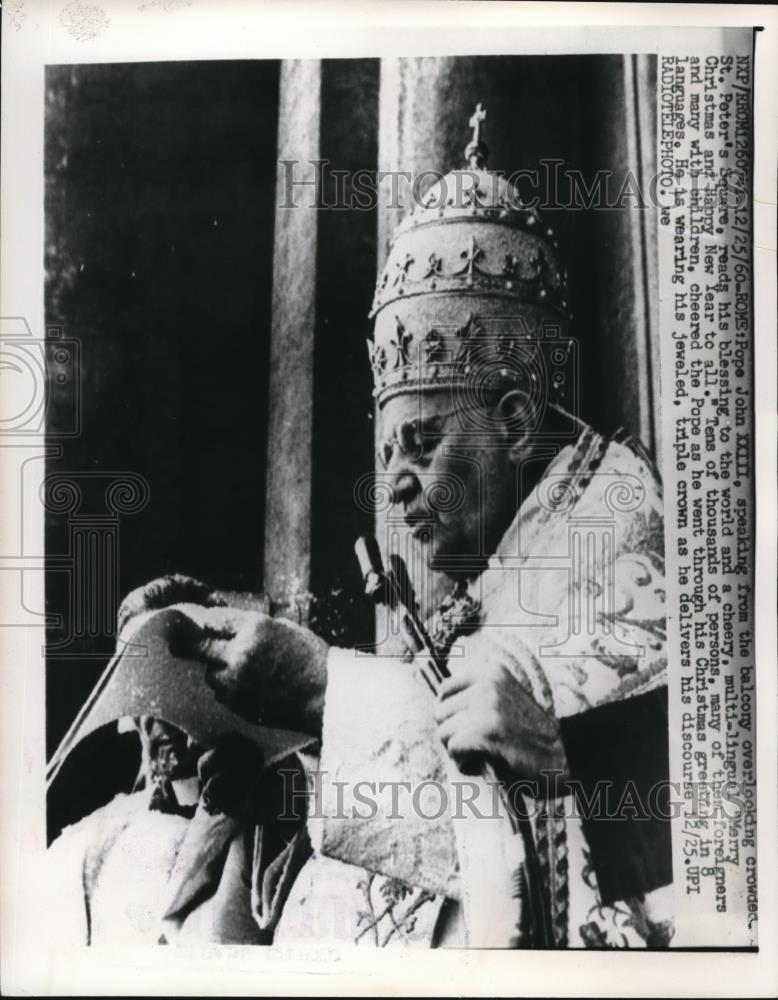 1960 Press Photo Rome Pope John XXIII speaking from the balcony overlooking St - Historic Images