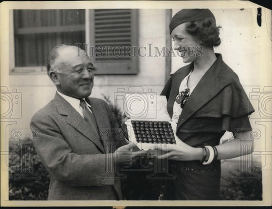 1933 Press Photo Japanese Ambassador Mr Debuchi with box of Michigan cherries - Historic Images