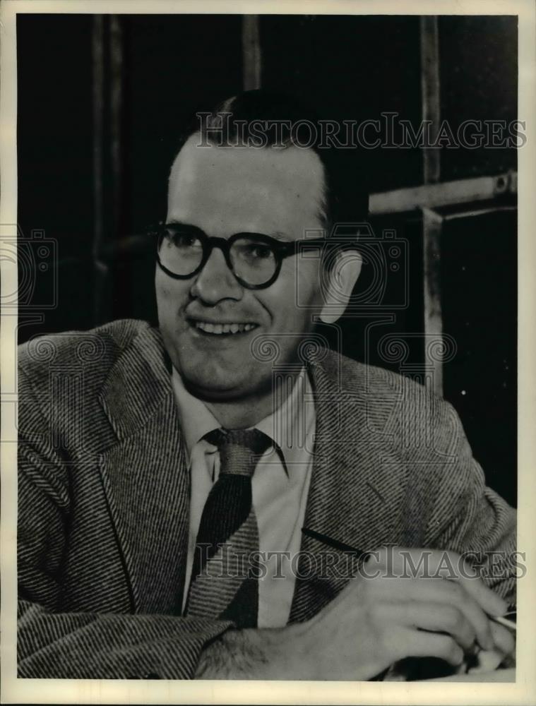 1957 Press Photo Alan Maver at a press conference - Historic Images