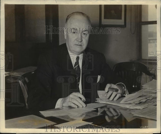 1944 Press Photo Joseph A OmalleyAsst General Sales Manager of Chrysler - Historic Images