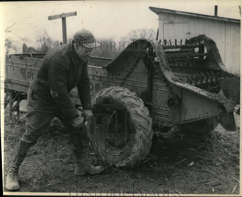 1943 Press Photo Farm of Glenn Ex Lamer Wellington, Ohio - Historic Images