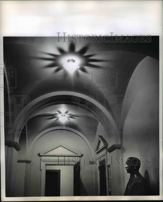 1949 Press Photo Baker Memorial Library bust of Dean Stephen Laycock - Historic Images